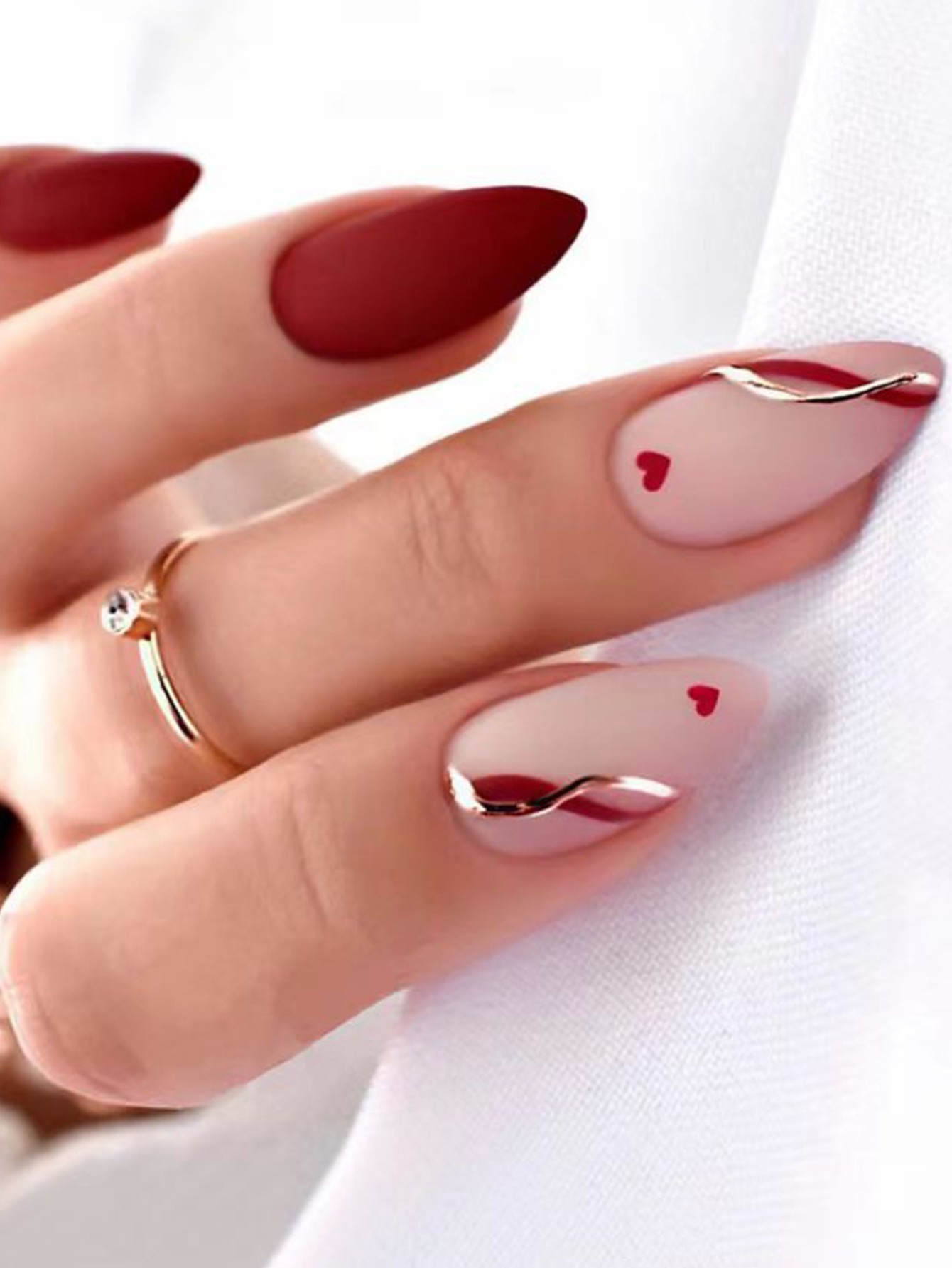 Fire Brick Heart Pattern Medium Press On Nails