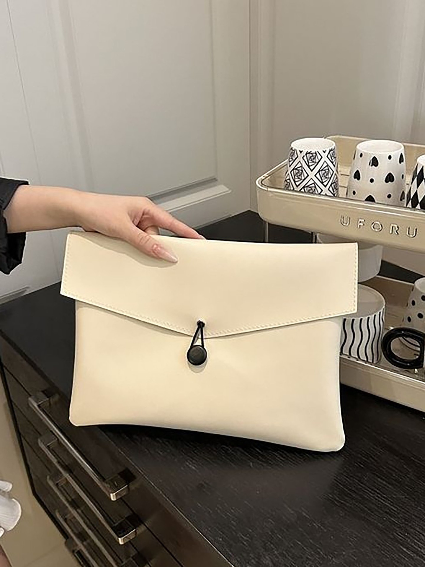 Button Clutch