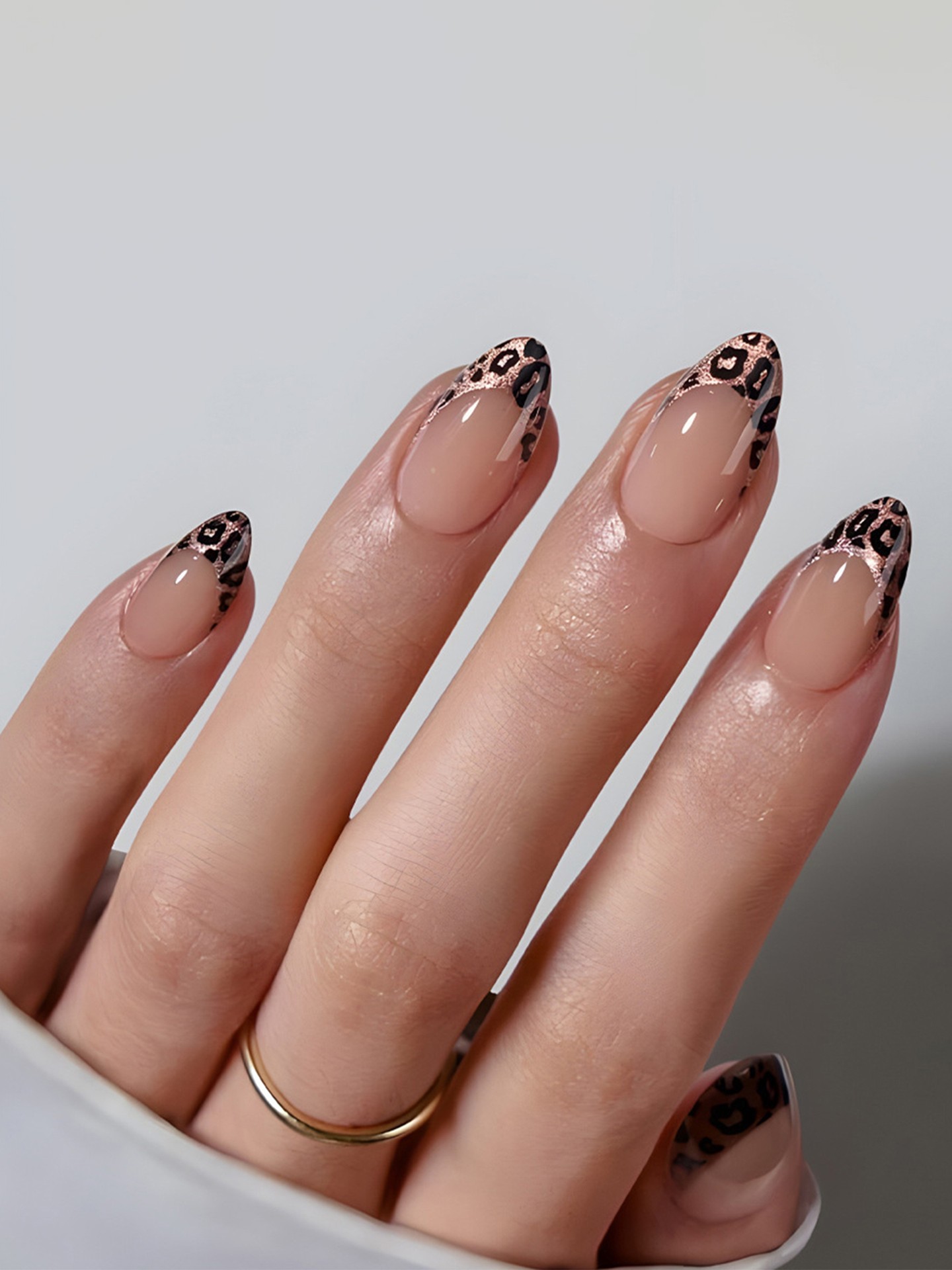 Contrast Press On Nails