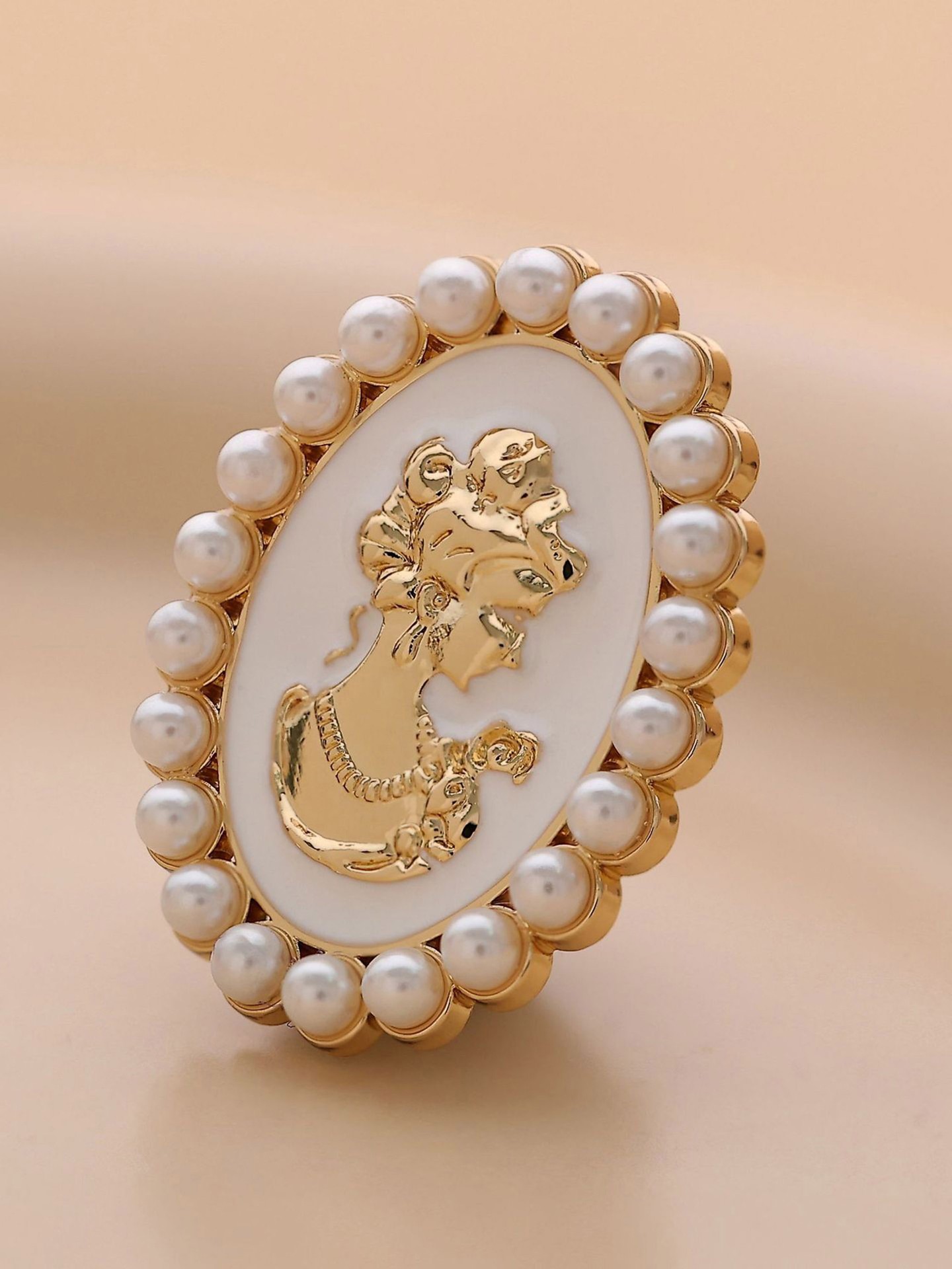 Portrait Imitation/Artificial Jewellery - Brooch