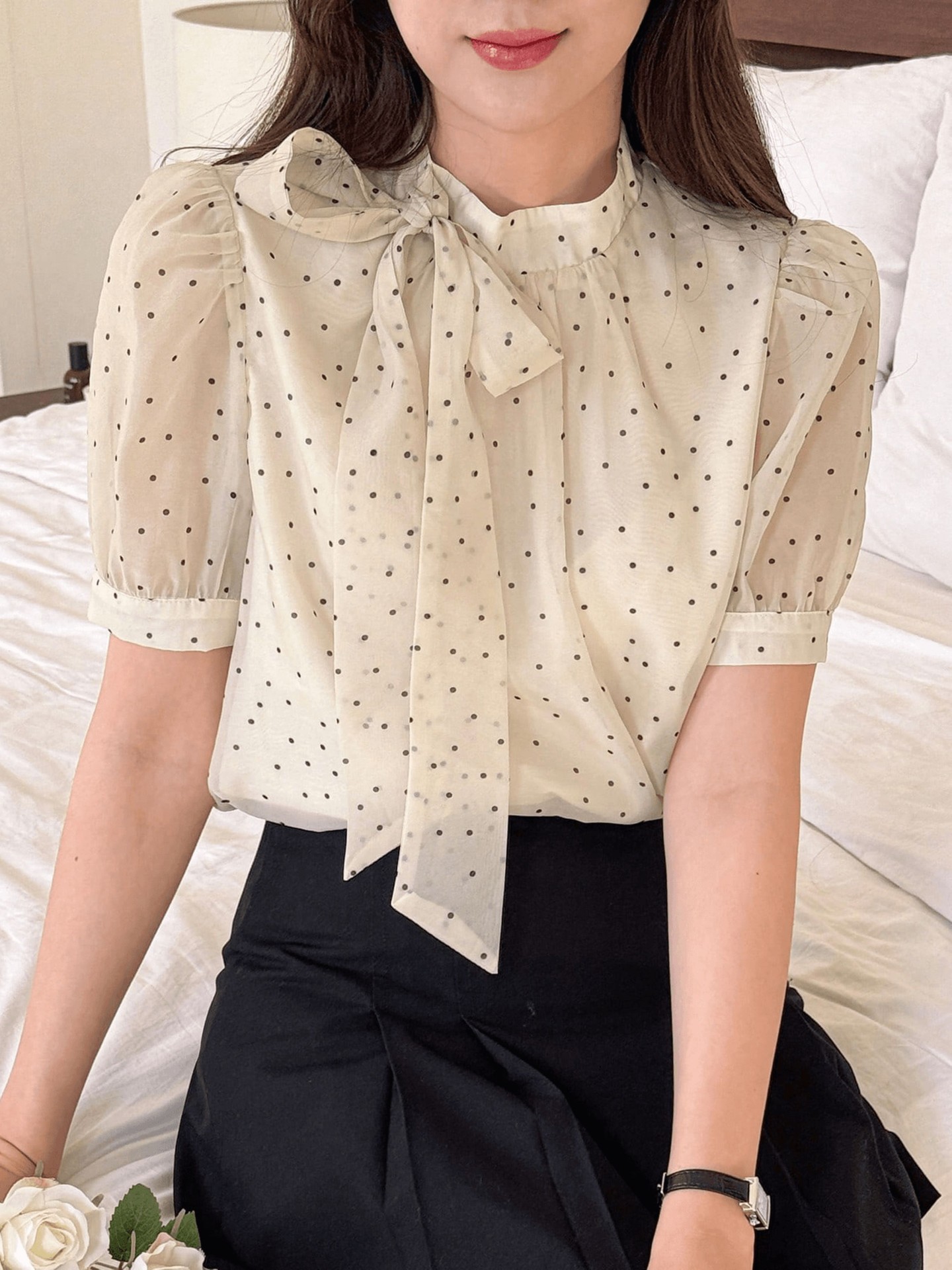 Chic Polka Dot Blouse: Bow Accent & Puff Sleeve