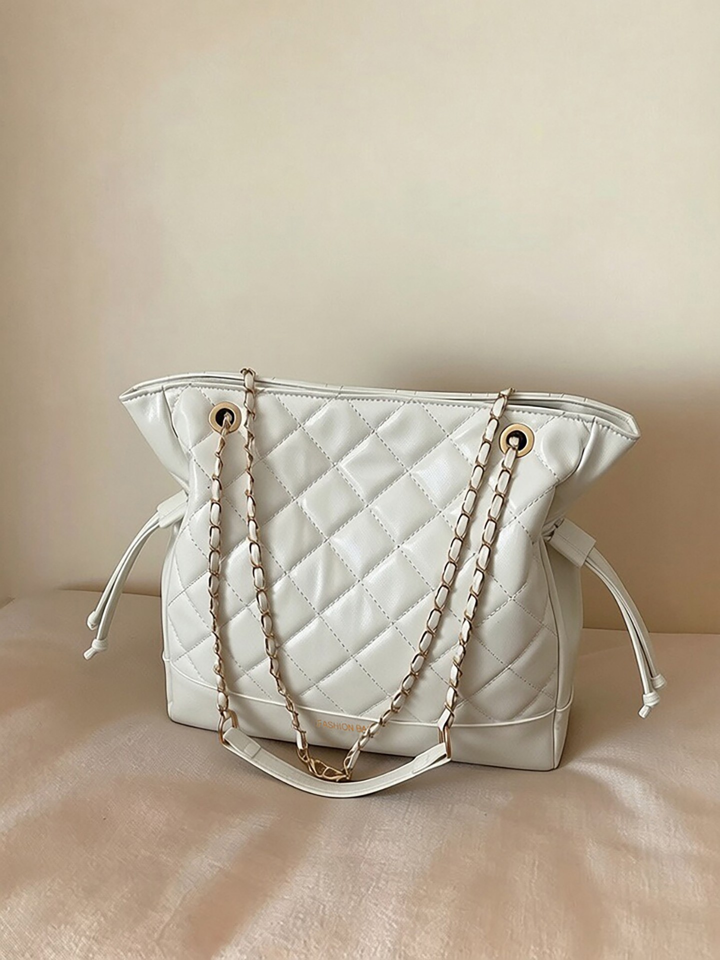 Diamond Pattern Shoulder Bag
