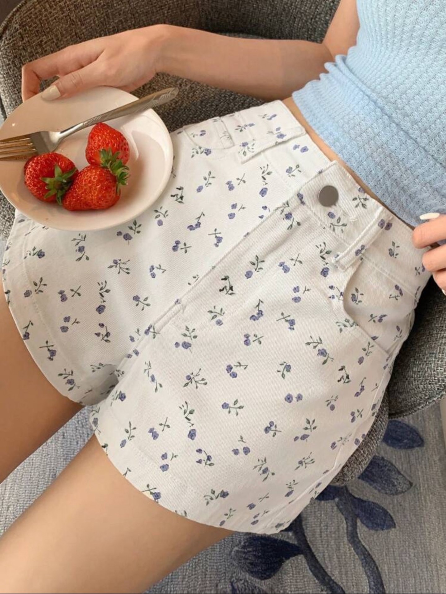 [ Slight Stretch ] High Waist Small Floral Print Denim Wide leg Shorts