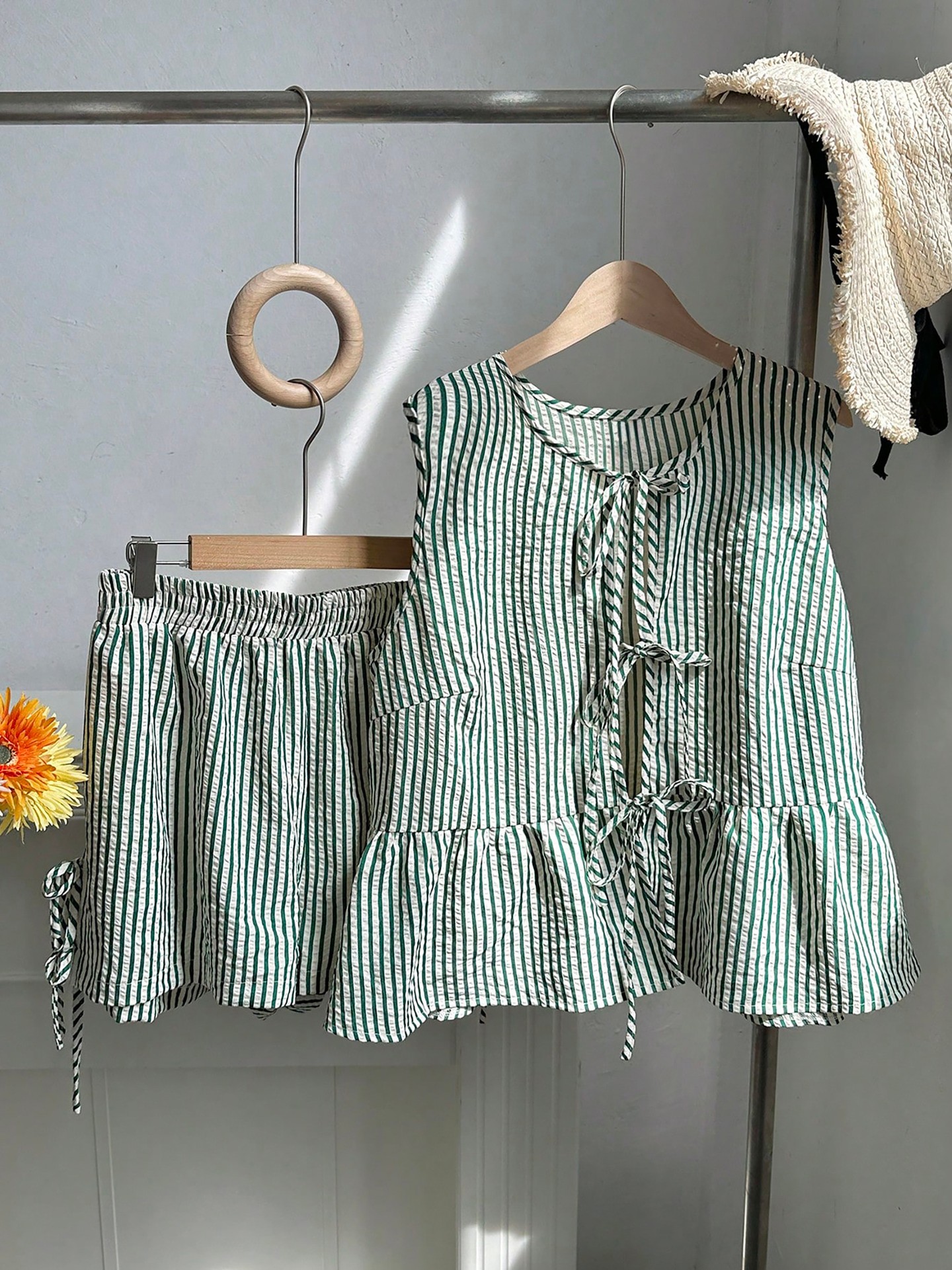 2pcs Plus Size Lace Up Shorts Co-ords