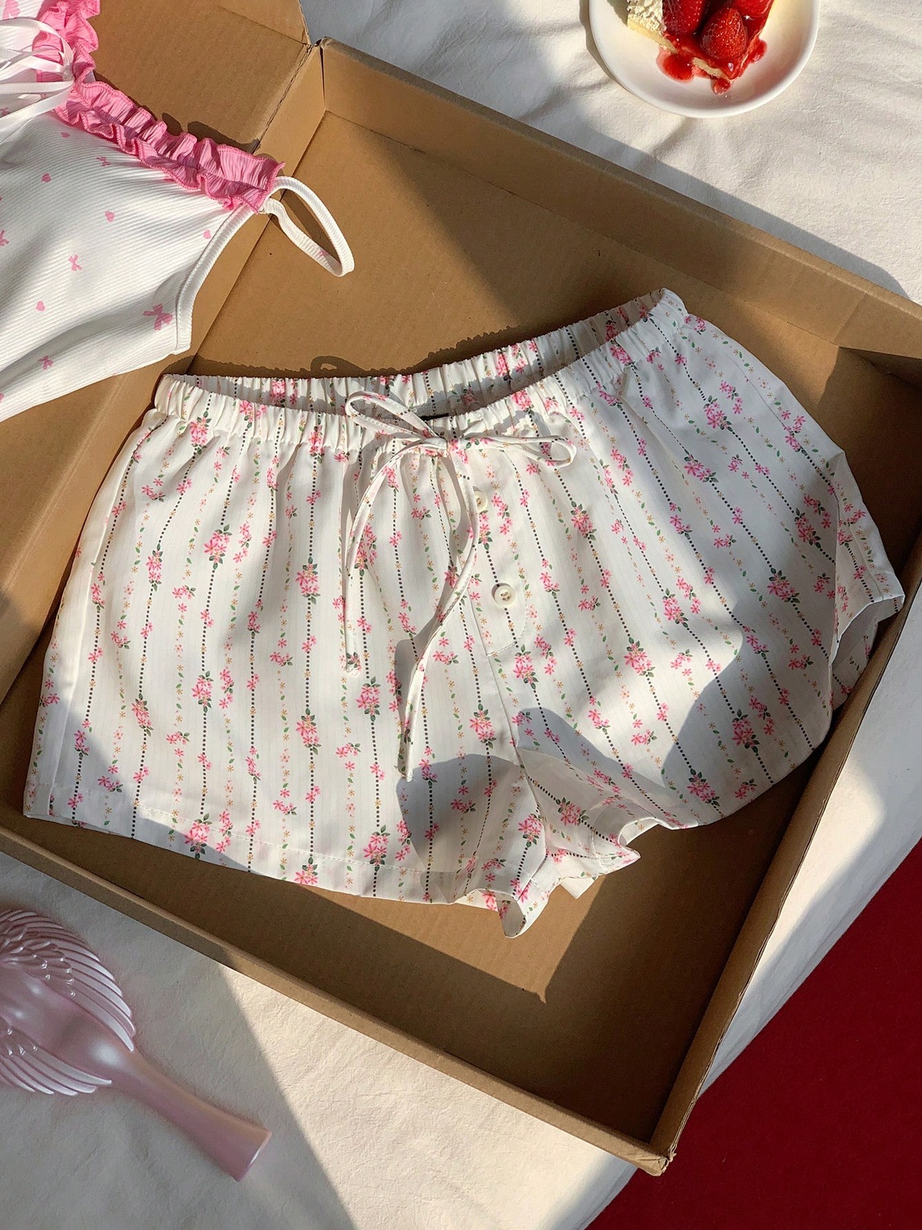 Elastic Straight Leg Shorts