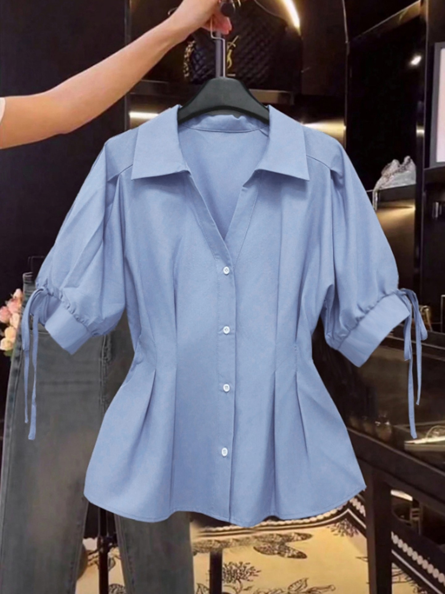 Short-sleeved shirt with gathered waist