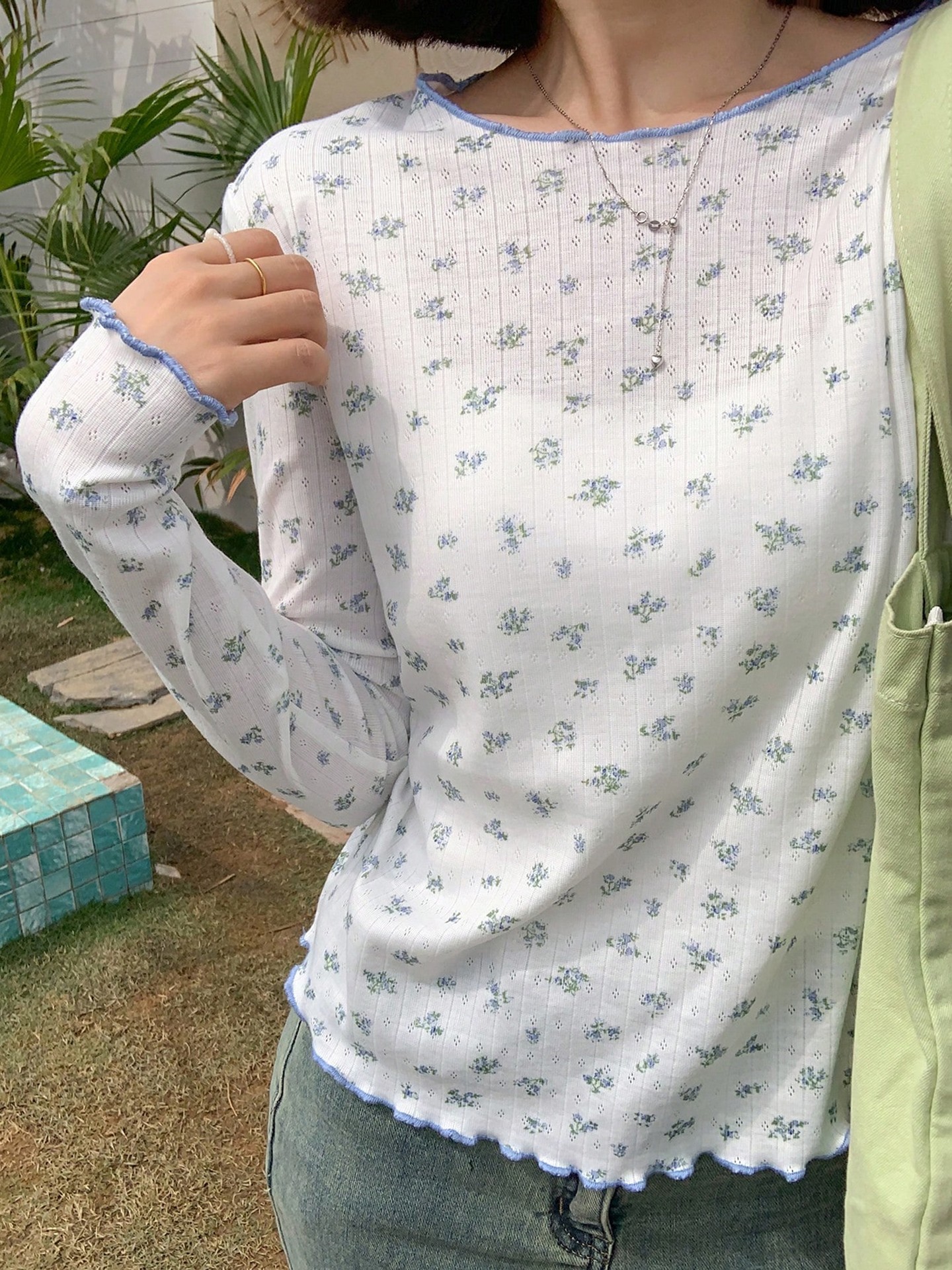 Artsy Fitted Sleeve Small Floral top