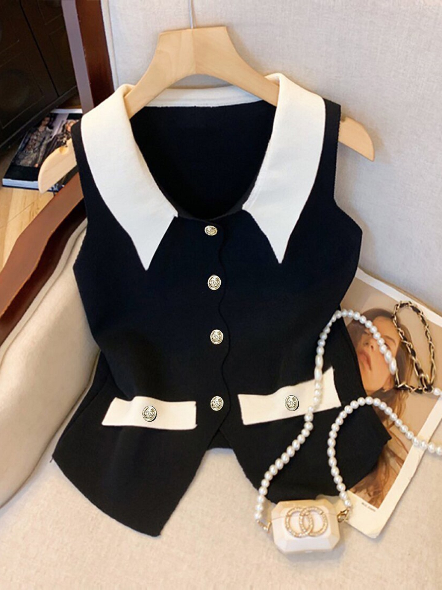 Elegant Sleeveless Contrast Slim Fit top