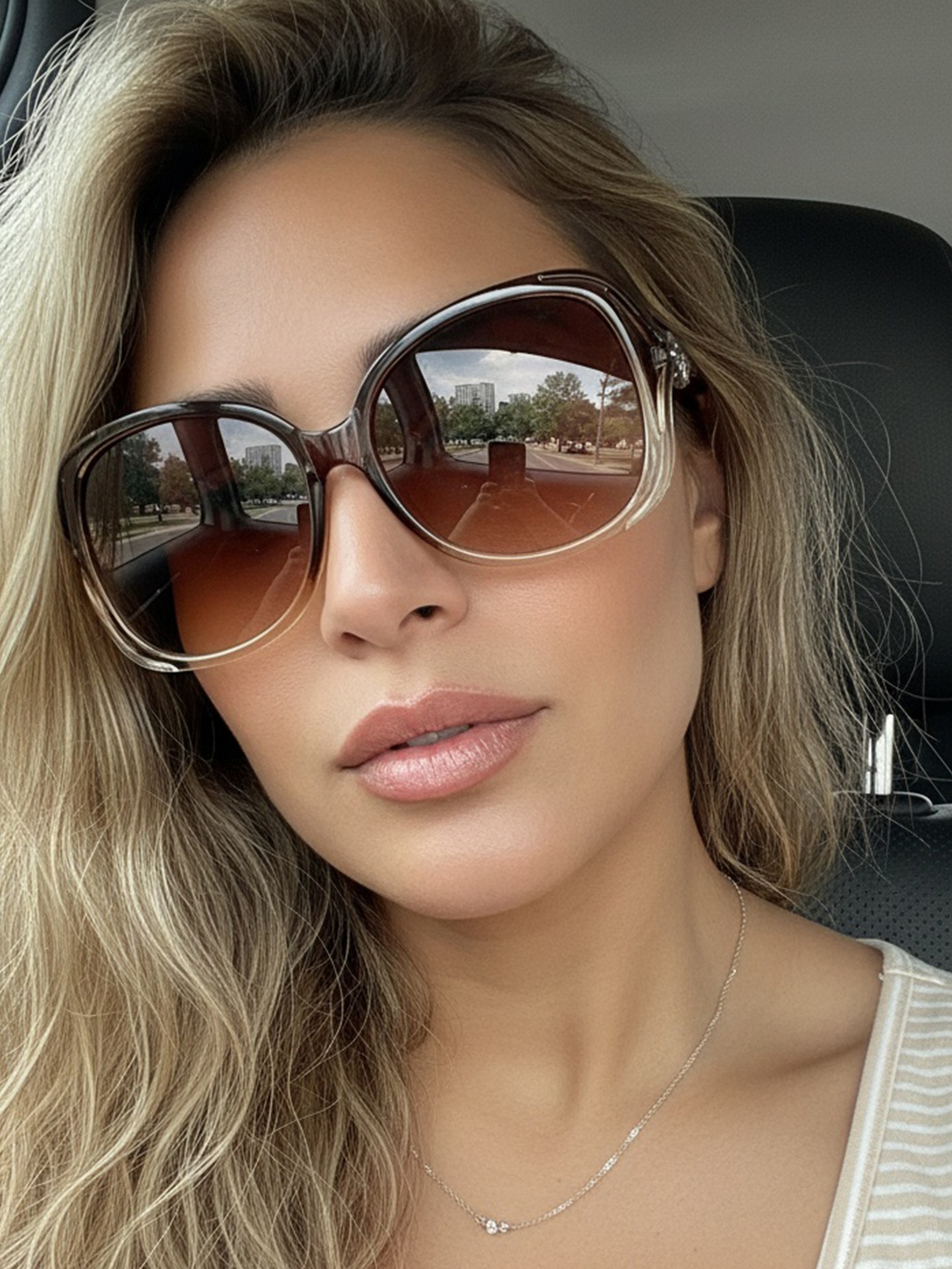 Metal Detail Classic Sunglasses