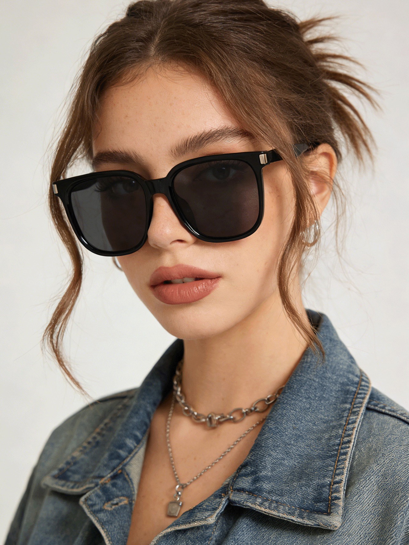 Metal Detail Classic Sunglasses