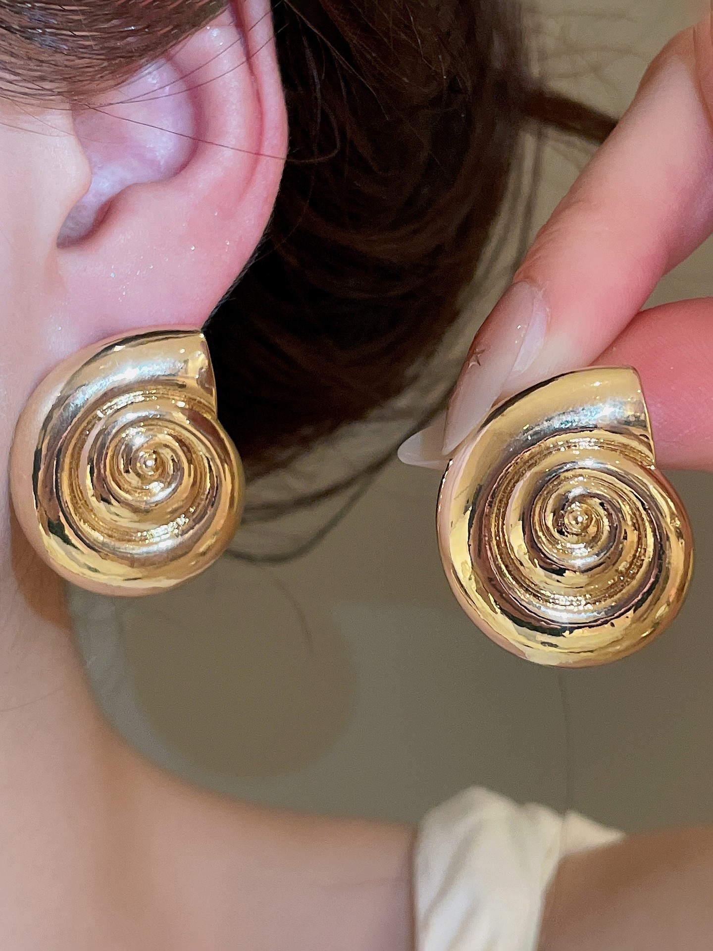 Shell Stud Earrings