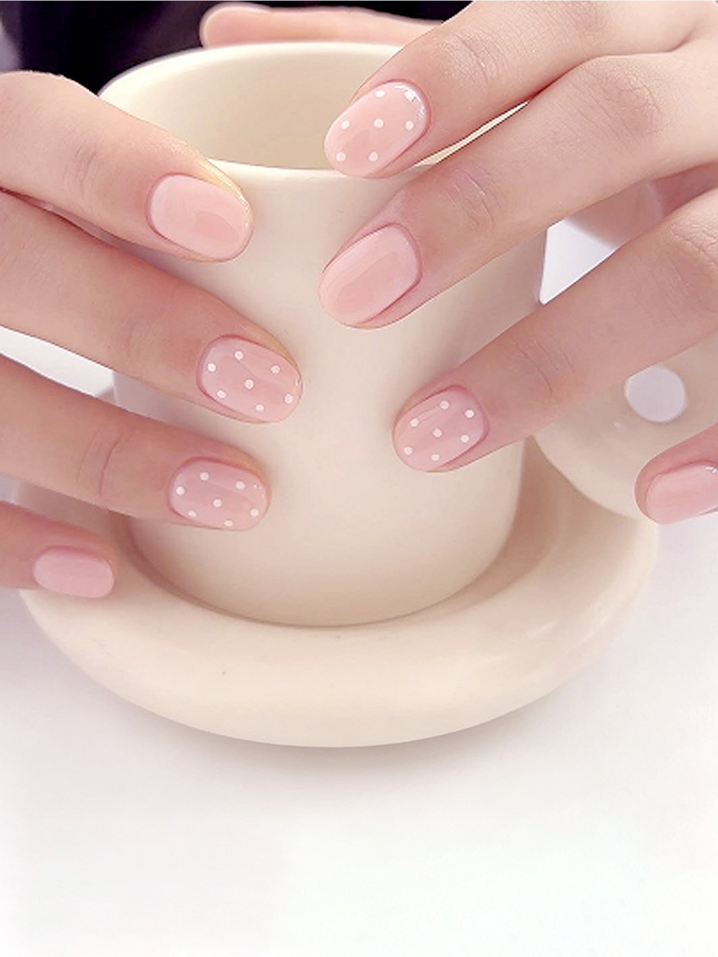 Polka Dots Artificial Nails