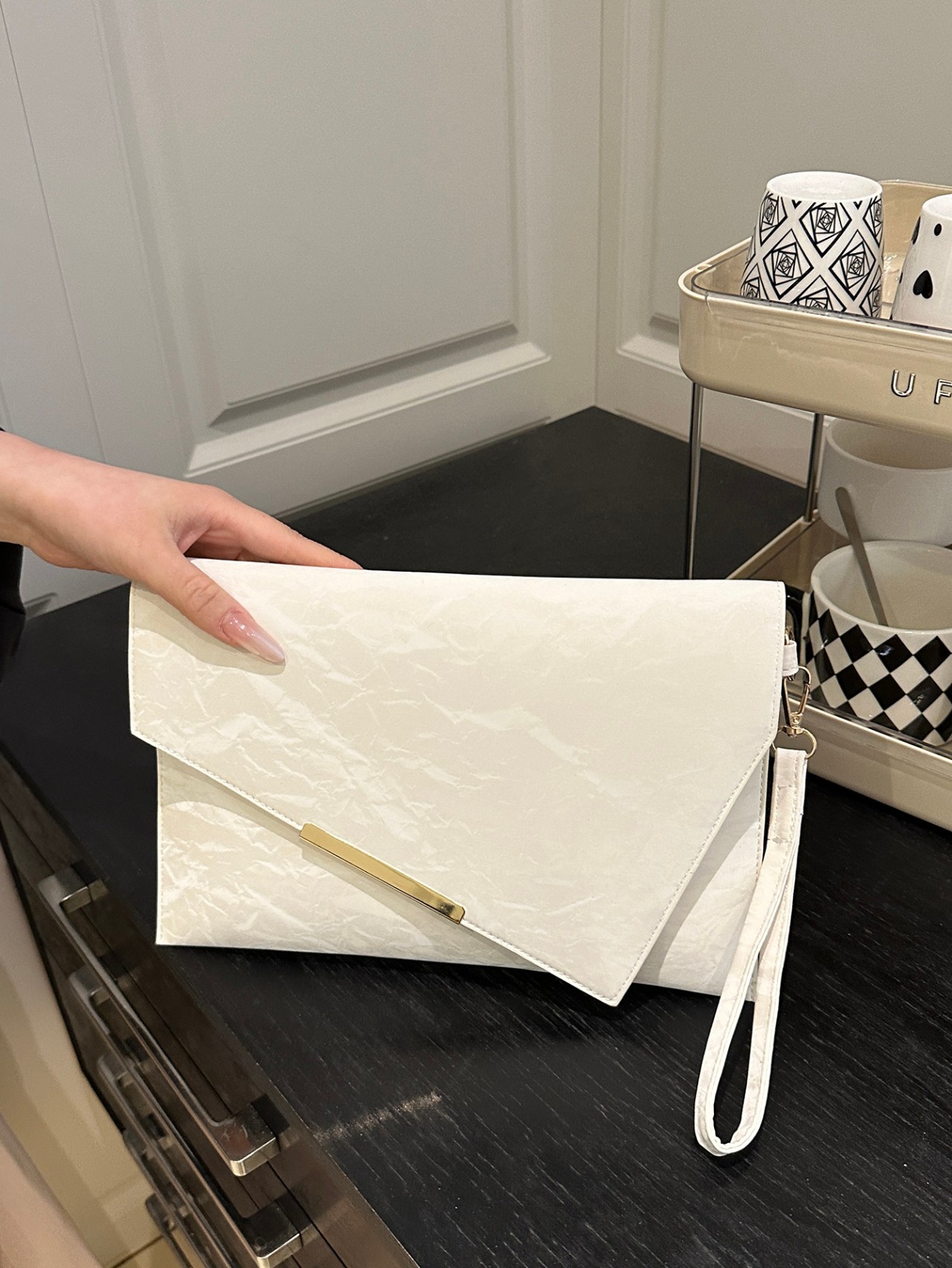 Metal Detail Clutch