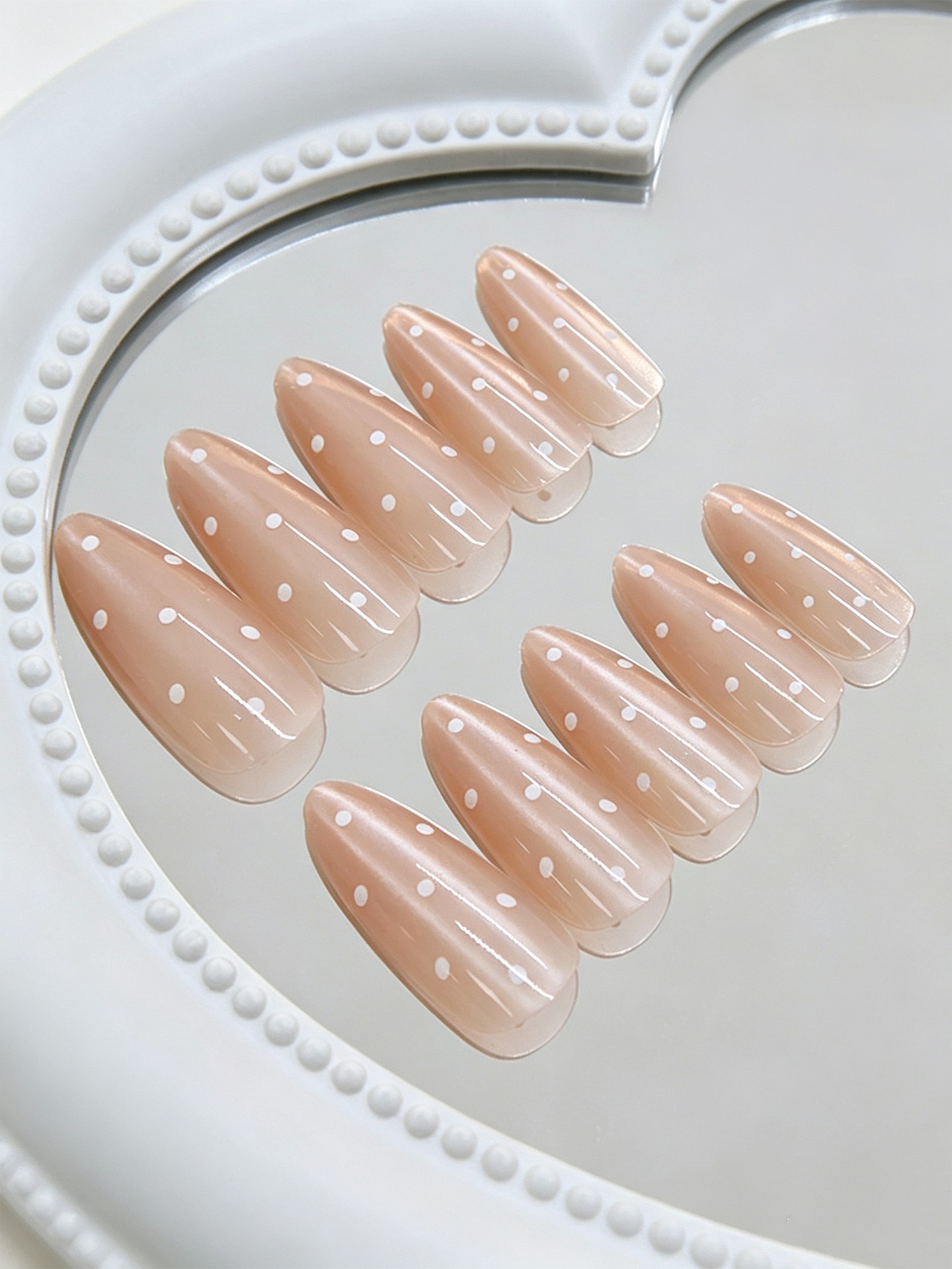 Polka Dots Artificial Nails