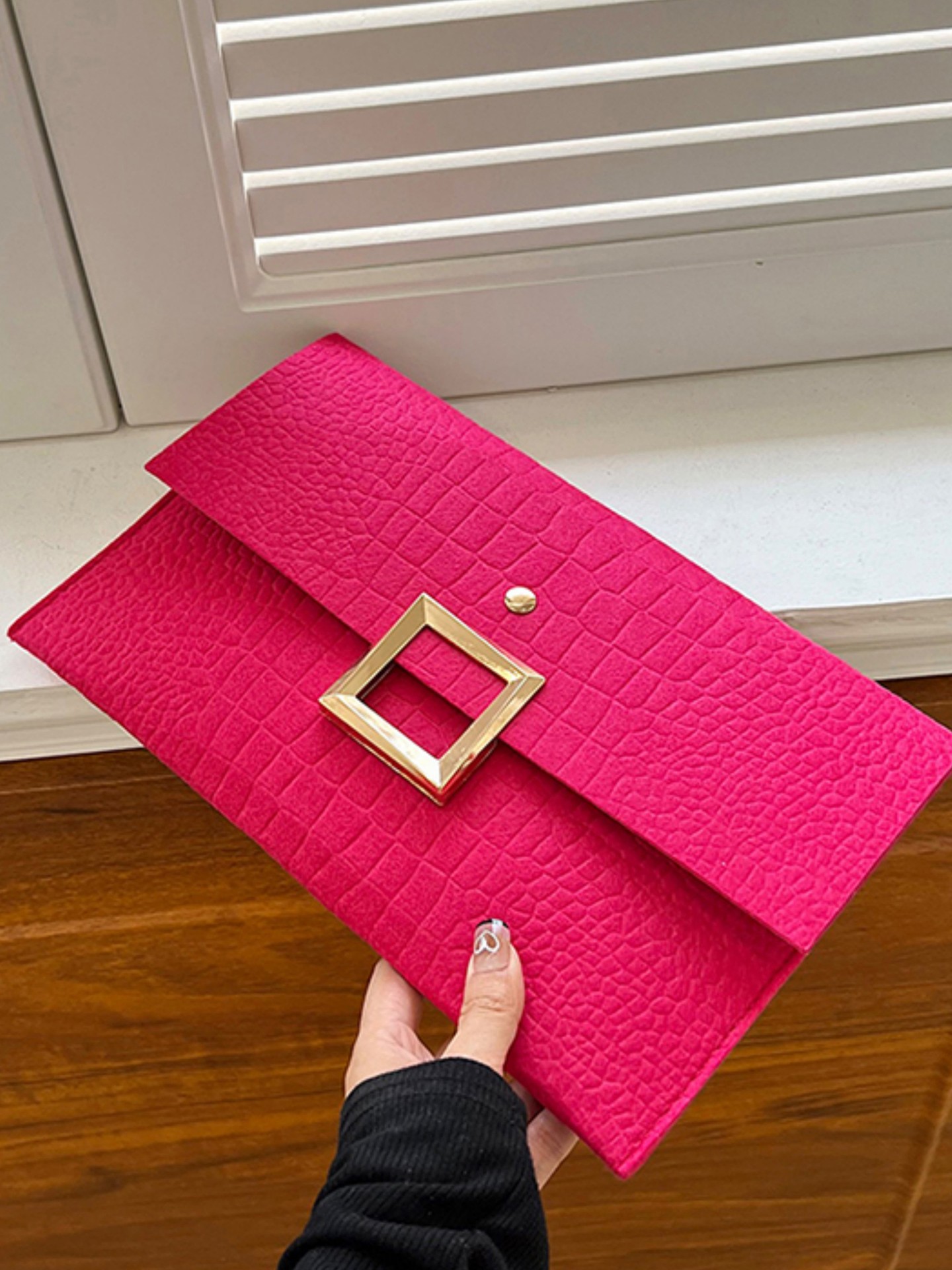 Metal Detail Clutch