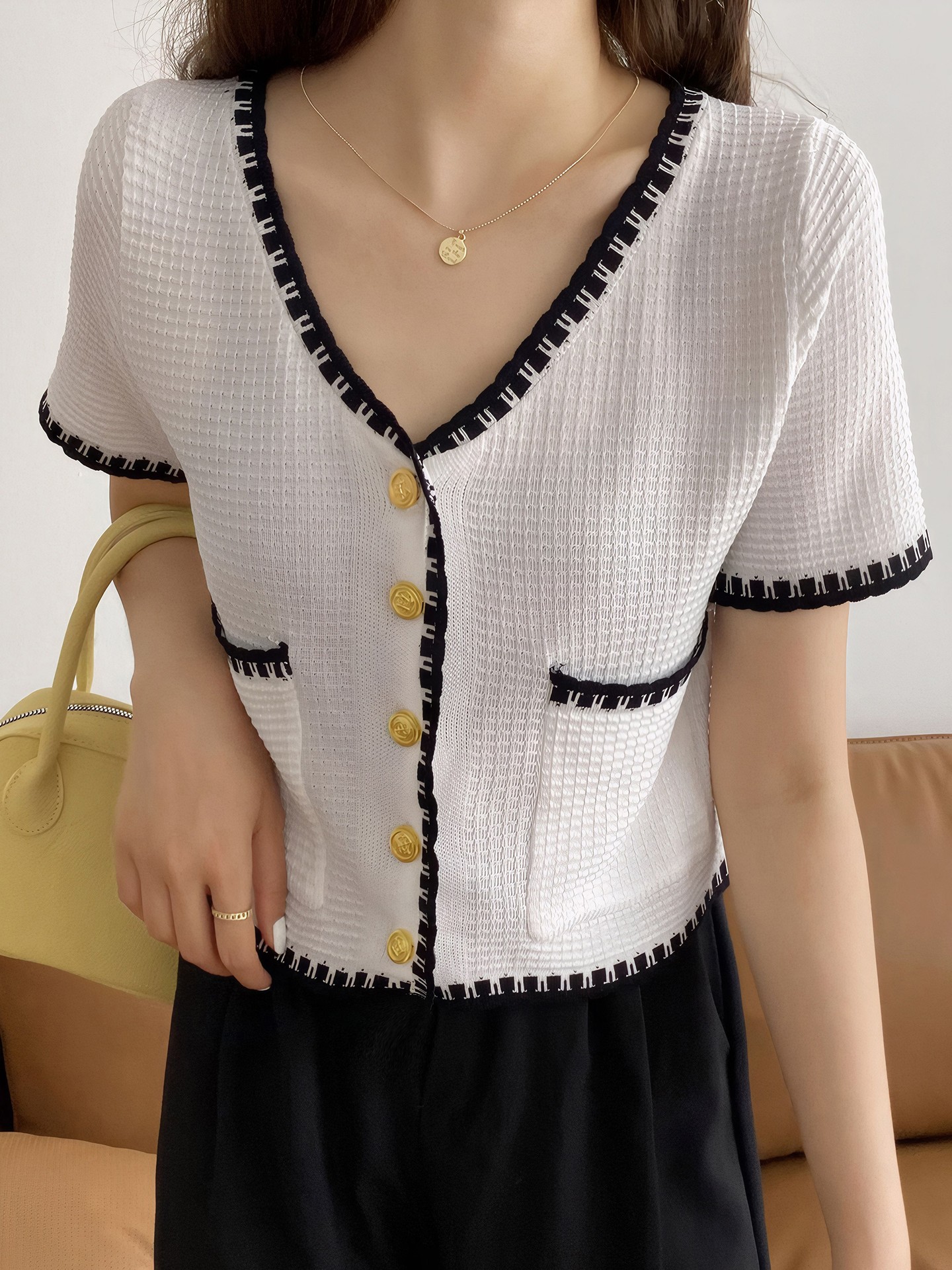 Elegant Straight Sleeve Contrast Stitching Crop top