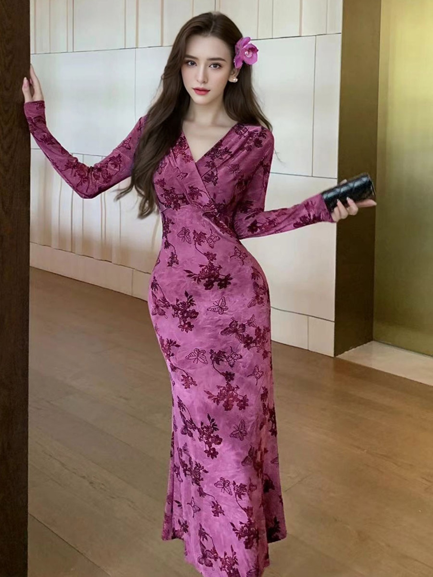 Dinner Date Floral Velvet Bodycon Dress