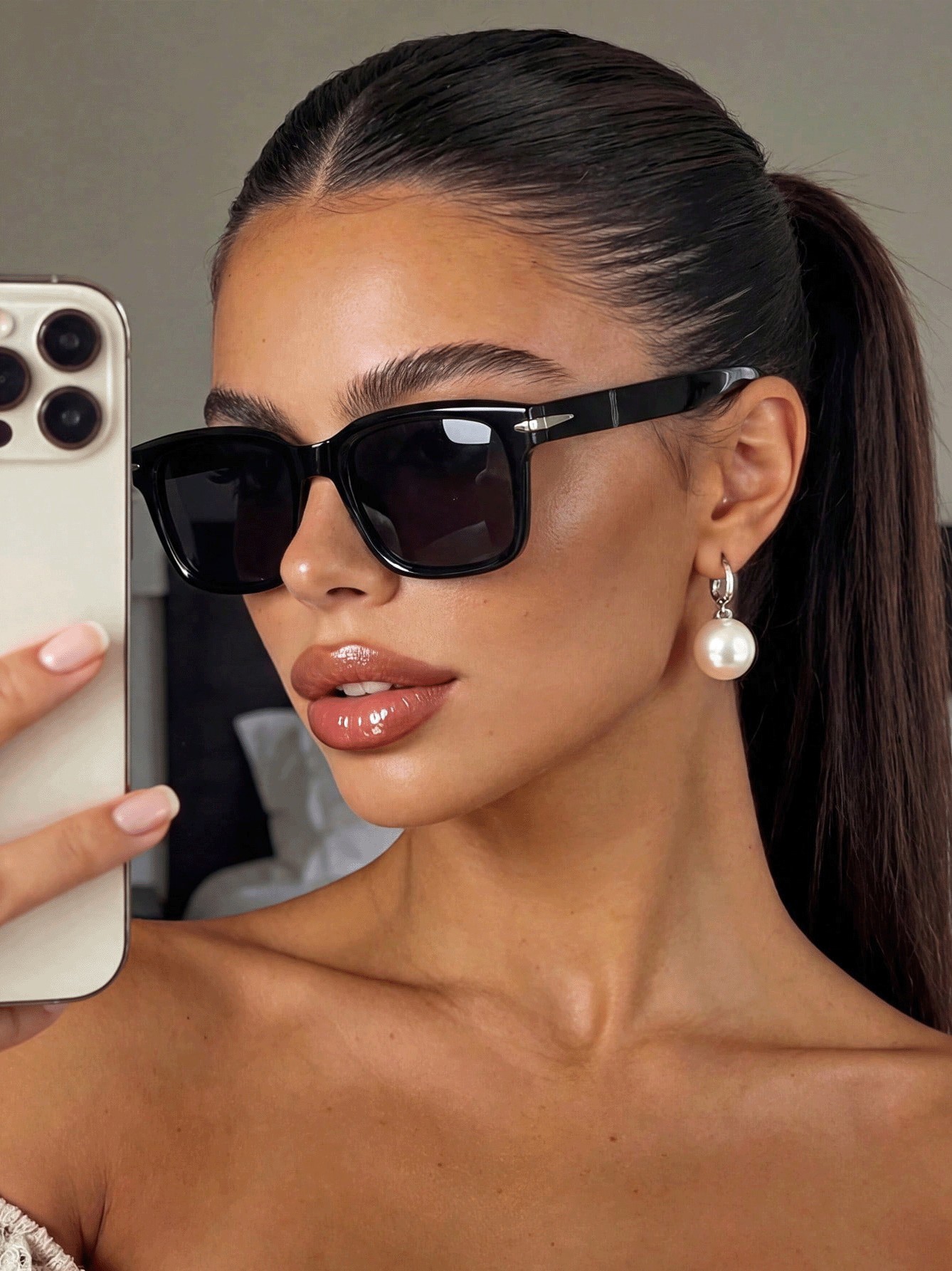 Metal Detail Classic Sunglasses