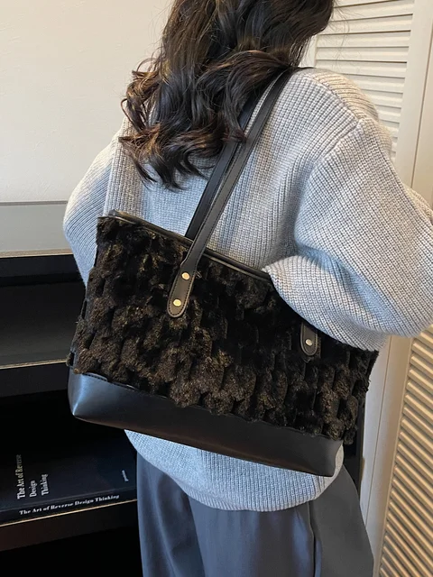 Metal Detail Shoulder Bag