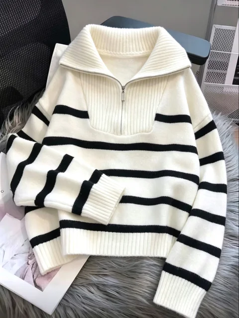 Decorative Zipper Knit Pullover
